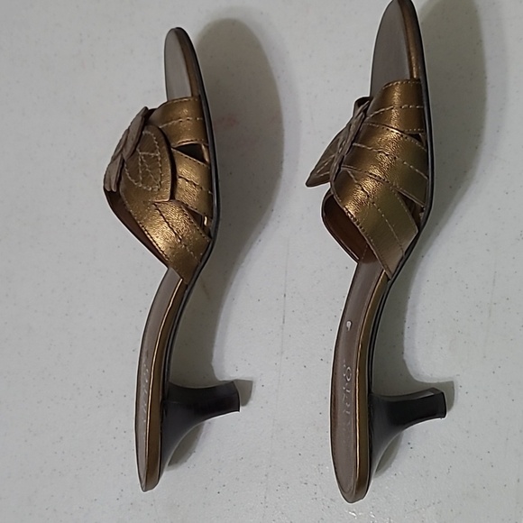 Franco Sarto Gold Kitten Heeled Slides with Floral Accent size 9 - Picture 5 of 11